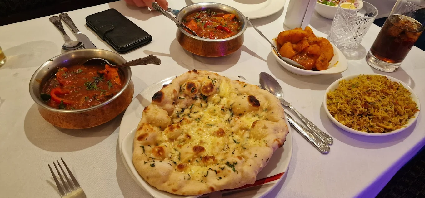 Garlic and cheese naan with curries